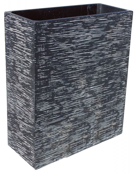 060601590 Jardinera rectangular alta modelo Tulip con diseño de líneas suaves y acabado en piedra natural. Color ceniza.