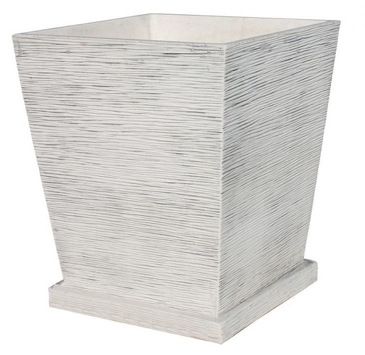 060602190 Maceta Smart de forma cónica cuadrada en color gris con textura de líneas horizontales y plato protector.