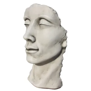 Escultura Papara (118 cm), busto modernista de piedra artificial, rostro perfilado, acabado Musgo (gris verdoso).