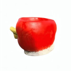 Lateral de Macetero Manzana fabricado en piedra artificial con forma realista para decoración de plantas en jardín o terraza.