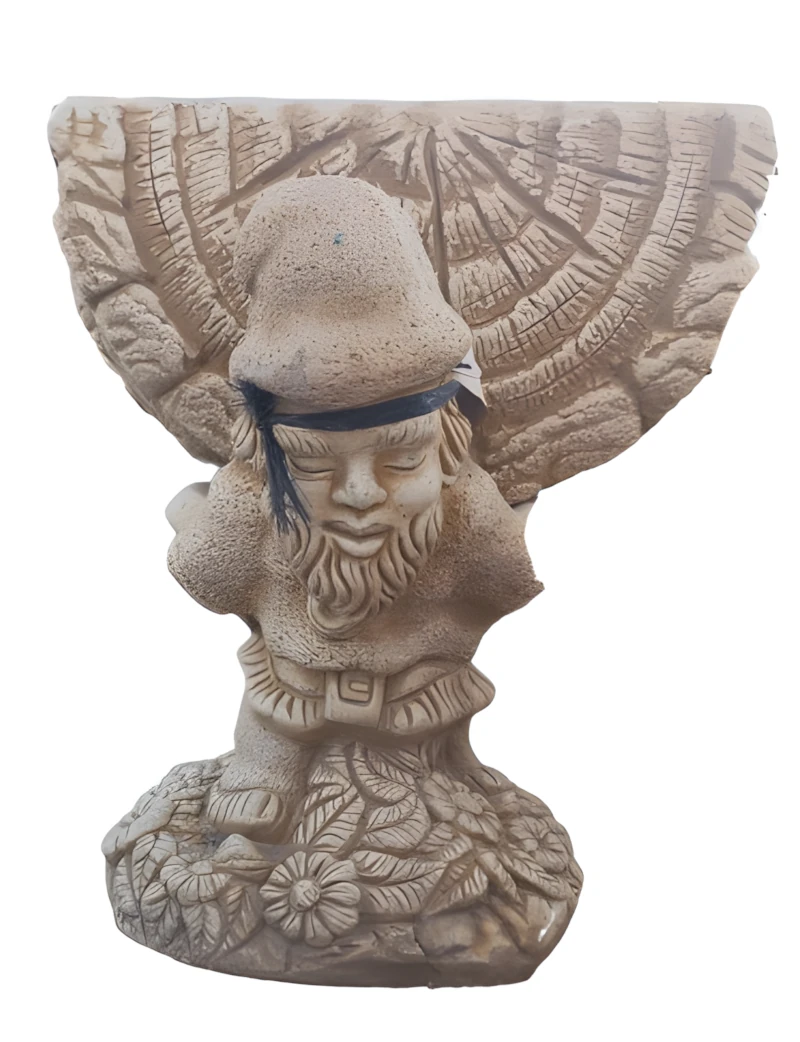 0610000065_1 Figura decorativa de enanito de piedra artificial en posición de soporte para cuna de jardinera vista de frente.