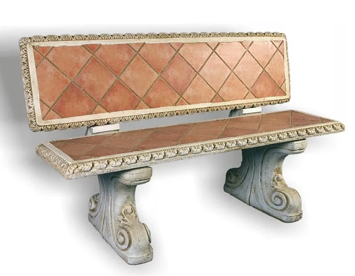 08020500014-1.jpg Banco de exterior modelo Bizantino en color ocre; fabricado en hormigón armado con soportes ornamentados de estilo clásico y tablero de asiento con acabado pulido, diseñado para ofrecer una alta resistencia en jardines y áreas de descanso.