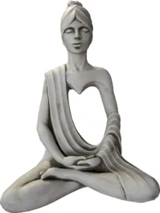 Escultura Femenina Aina (61 cm). Figura de Arte Meditativa de Hormigón (25 Kg) en acabado Musgo. Obra de Marcin Znamienkiewicz para exterior.