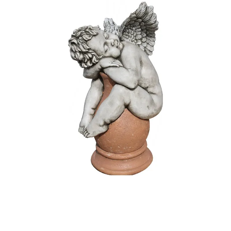 09020100093-1.jpg Estatua Querubín Ángel Dormido (63 cm). Figura de Hormigón color Ceniza con alas, recostado sobre una vasija (46 Kg) para jardín.