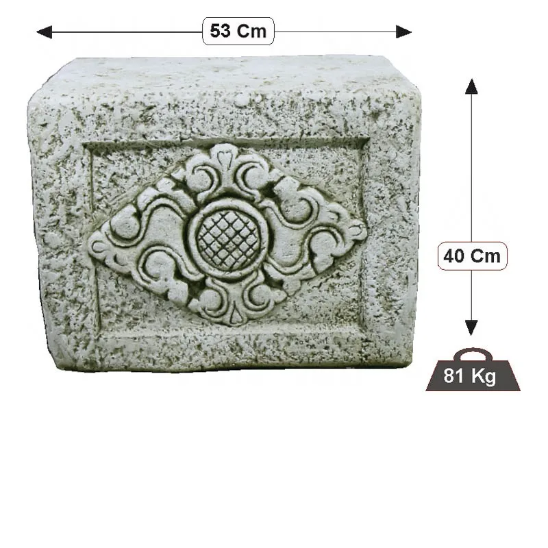 09030100090-1.jpg Pedestal decorativo modelo Oriental en color ceniza; pieza de hormigón armado con diseño de inspiración asiática, caracterizado por sus líneas limpias y una base sólida de sección cuadrada para la elevación de elementos ornamentales.