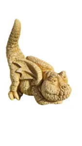 Figura Piedra Artificial Dragón Cazador (38 cm). Estatua de Fantasía en Hormigón Armado, color Ocre (13 Kg), cola alzada y textura escamosa.