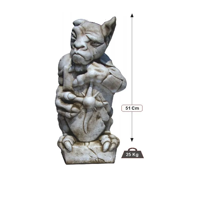 09040100177-1.jpg Figura Piedra Artificial Gárgola (51 cm). Estatua grotesca con orejas puntiagudas, sosteniendo un escudo protector. Color Ceniza (25 Kg).
