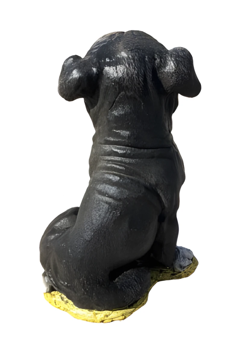 09040100432_1 Figura decorativa de un perro bulldog sentado fabricada en piedra artificial con pintura tricolor sobre fondo blanco.