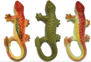 Muestra de 3 Lagartos de Cerámica de Pared. Variantes de color: Verde, Naranja, Amarillo vibrante (22 cm y 33 cm).