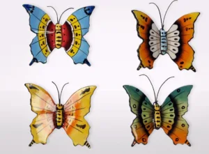 Muestra de 4 Mariposas de Cerámica de Pared. Colores: Azul, Naranja, Amarillo, Verde vibrantes (13 cm y 20 cm).