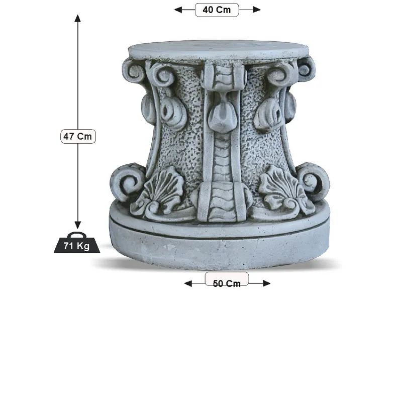 09050100039-1.jpg Pedestal decorativo modelo Clásico en color ceniza; pieza de hormigón armado con base ensanchada de 50 cm y cuerpo moldurado de estilo tradicional, diseñada para soportar y elevar elementos ornamentales en exteriores.