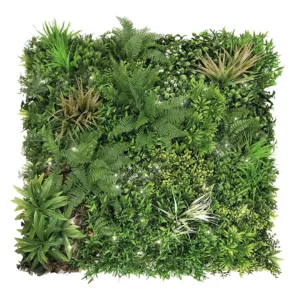 Loseta de Jardín Vertical Sauvage de 100x100 cm, mostrando una composición de follaje artificial denso con helechos, plantas variadas y pequeños puntos de luz LED integrados.