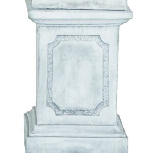 Pedestal decorativo peana de base cuadrada fabricado en piedra artificial con acabado envejecido para estatuas de exterior.