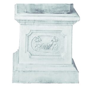 Pedestal decorativo peana floral de base cuadrada fabricado en piedra artificial con acabado envejecido para soporte de estatuas de exterior.